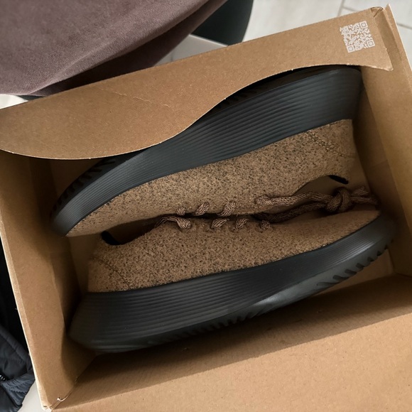 Allbirds Women Tan Wool Runner Sneakers - Picture 3 of 4